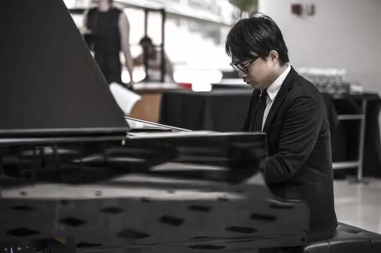 宋思衡的“宅抗疫” | 挑战主播、筹集口罩、闭关作曲，这位取消了20场演出的钢琴家原来这么忙！