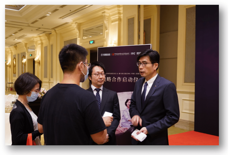 人生就是博携中国老龄事业发展基金会捐赠500台电子琴入驻全国社区