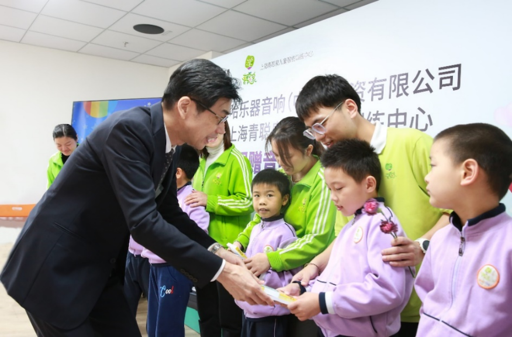 传递音乐，感受爱与温暖——人生就是博音响捐赠仪式